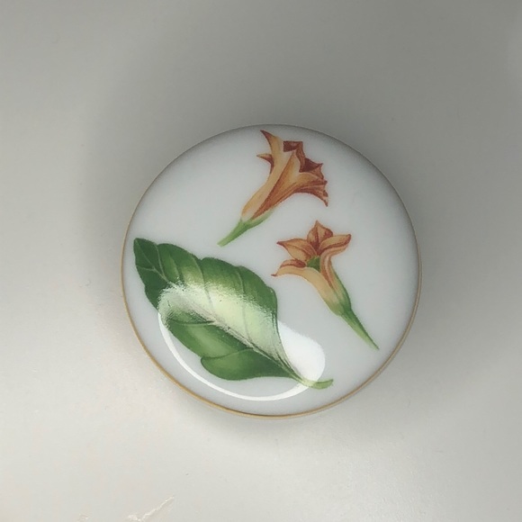 ‼️SALE‼️ NWOT Tiffany and Co. glass jewelry holder - Picture 2 of 7